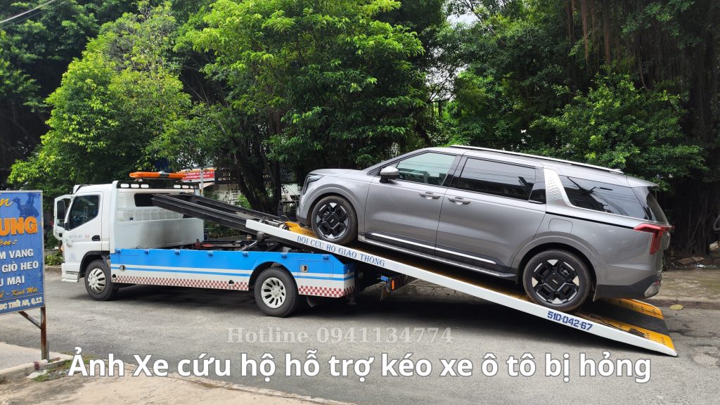 Ảnh xe cứu hộ hỗ trợ kéo xe ô tô bị hỏng về Gara
