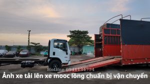 Ảnh xe tải lên xe Mooc lồng chuẩn bị vận chuyển